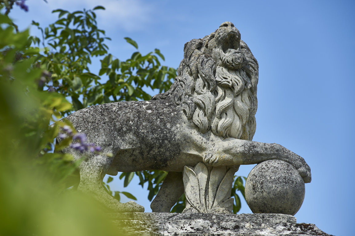 Lion du jardin Léoville à Saint-Julien ©Furax